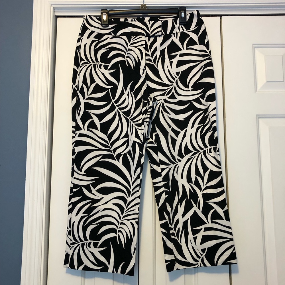 Capri Pants New York & Company Black and White Palm Leaves Size 12
